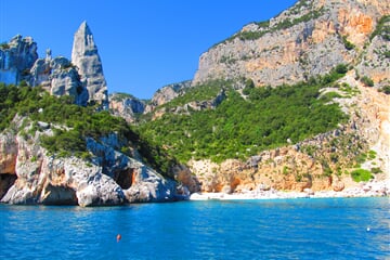 Cala Goloritzé v zálivu Orosei na Sardinii
