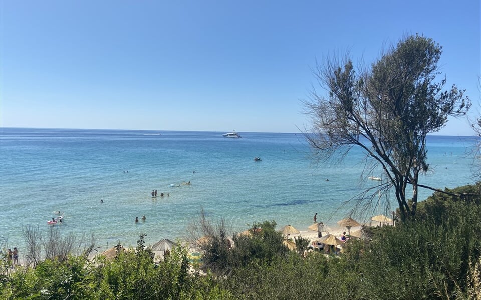 Výhled na moře z hotelu, Santa Margherita di Pula, Sardinie