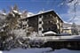 Rezia Outside Winter (3)