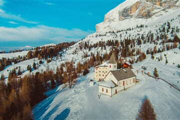 Italské Alpy, oblast Alta Badia v zimě