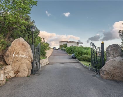 Exteriér, Baja Sardinia, Sardinie