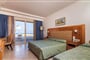 Hotel Natura Park Village & Spa: fotografie vybavení exteriérů a interiérů ubytování.
