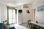 Obývací pokoj s pohovkou STANDARD, Isola Rossa, Sardinie
