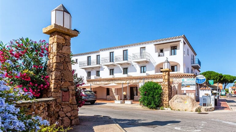Exteriér hotelu, Porto San Paolo, Sardinie