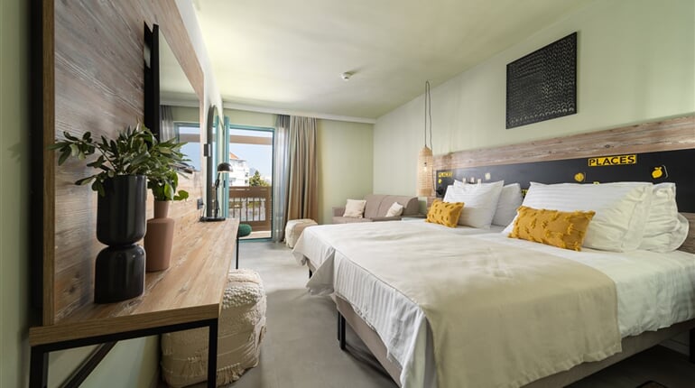 1636708627_Dalmacija__PlacesHotel___PlacesRoom__for_2_or_3_-__Balcony_Seaside_02