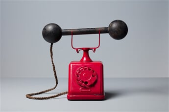Krizový červený telefon