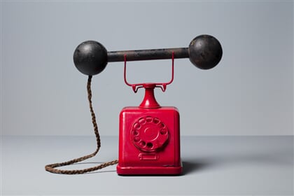 Krizový červený telefon