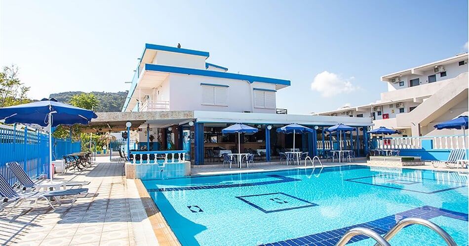 Studia Meropi: fotografie vybavení exteriérů a interiérů ubytování.