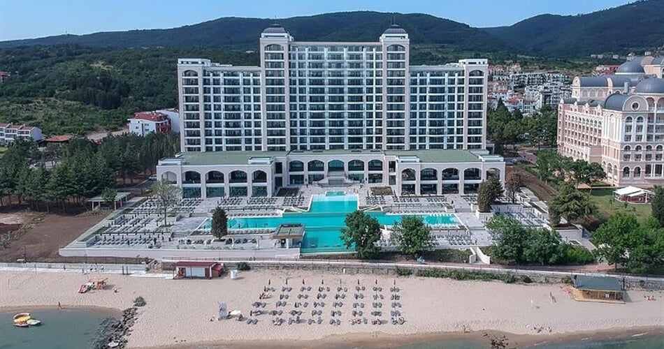 Hotel Secrets Sunny Beach Resort & Spa: fotografie vybavení exteriérů a interiérů ubytování.