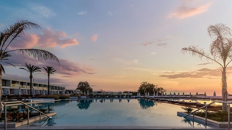 Hotel Gennadi Grand Resort: fotografie vybavení exteriérů a interiérů ubytování.