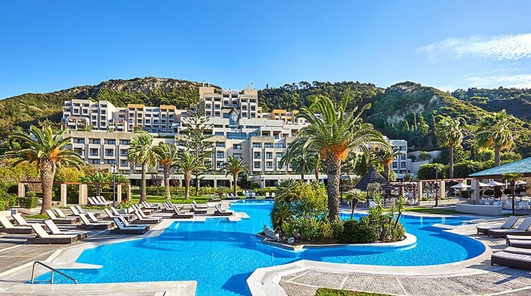 Hotel Sheraton Rhodes Resort: fotografie vybavení exteriérů a interiérů ubytování.