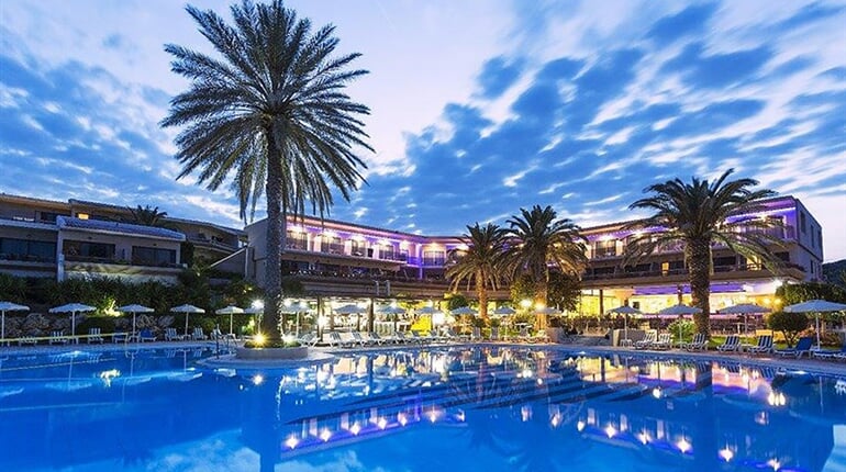 Hotel Cathrin: fotografie vybavení exteriérů a interiérů ubytování.