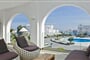 Hotel El Greco Resort - Santorini: fotografie vybavení exteriérů a interiérů ubytování.