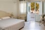 Hotel El Greco Resort - Santorini: fotografie vybavení exteriérů a interiérů ubytování.