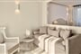 Hotel El Greco Resort - Santorini: fotografie vybavení exteriérů a interiérů ubytování.