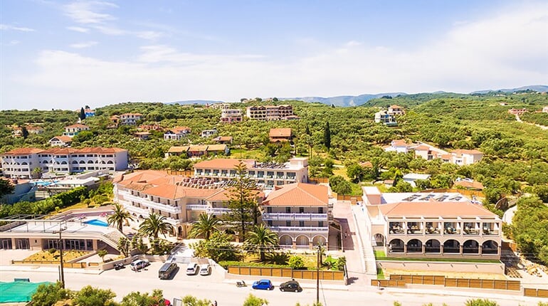Hotel Karras Grande Resort: fotografie vybavení exteriérů a interiérů ubytování.
