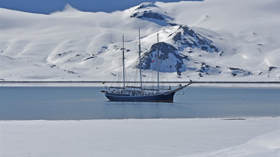 Rembrandt van Rijn, Svalbard, May.jpg Dr. Peter Hünseler