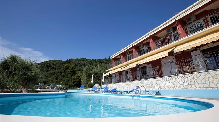 Hotel Enjoy Lichnos Bay Village: fotografie vybavení exteriérů a interiérů ubytování.