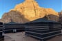 Třešničkou na dortu našeho programu bude romantický nocleh v poušti Wadi Rum. Budeme spát v konfotních stanech s klimatizací a sociálním zařízením.