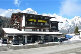 Dolomity - Civetta - hotel*** Corona ve středisku, skipas v ceně, večerní lyžování / č.2035