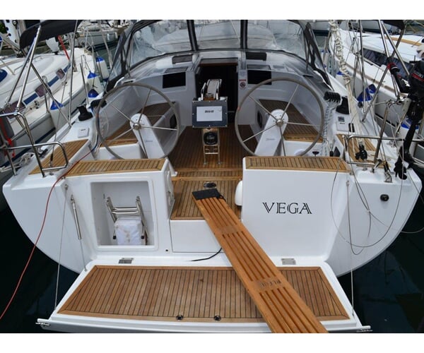 Plachetnice Hanse 415 - Vega