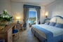 Ložnice pokoje Deluxe Suite s privátním bazénem, Porto Cervo, Sardinia