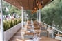 Hotel Kamari Beach Santorini: fotografie vybavení exteriérů a interiérů ubytování.