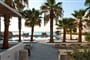 Hotel Kamari Beach Santorini: fotografie vybavení exteriérů a interiérů ubytování.