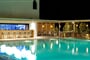 Hotel Kamari Beach Santorini: fotografie vybavení exteriérů a interiérů ubytování.