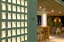 Hotel Kamari Beach Santorini: fotografie vybavení exteriérů a interiérů ubytování.