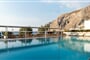 Hotel Kamari Beach Santorini: fotografie vybavení exteriérů a interiérů ubytování.
