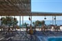 Hotel Kamari Beach Santorini: fotografie vybavení exteriérů a interiérů ubytování.