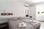 Hotel Kamari Beach Santorini: fotografie vybavení exteriérů a interiérů ubytování.