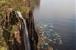 Skotsko - Vnější Hebridy - ostrov Isle Of Skye - Kilt Rock s vodopádem