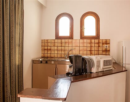 Apartmánový dům Ekavi: fotografie vybavení exteriérů a interiérů ubytování.