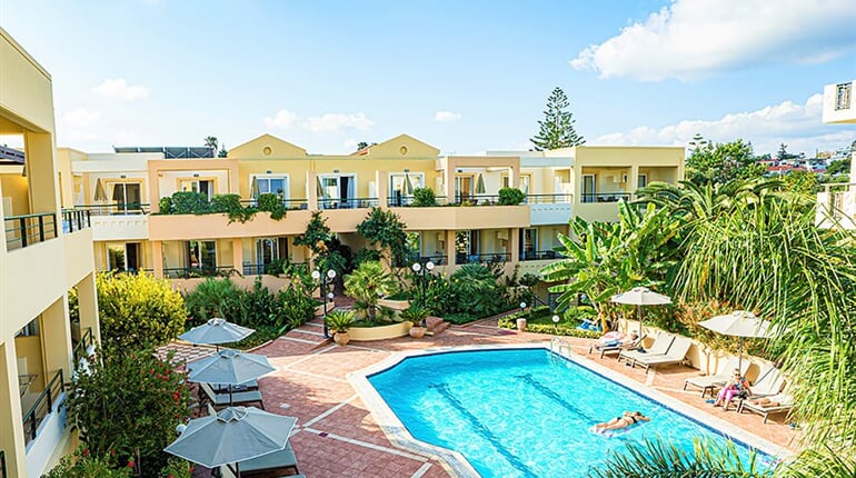 Aparthotel Helios: fotografie vybavení exteriérů a interiérů ubytování.