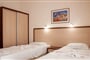 Apartmánový dům Ekavi: fotografie vybavení exteriérů a interiérů ubytování.