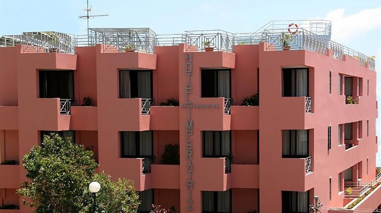 Aparthotel Imperatriz: fotografie vybavení exteriérů a interiérů ubytování.