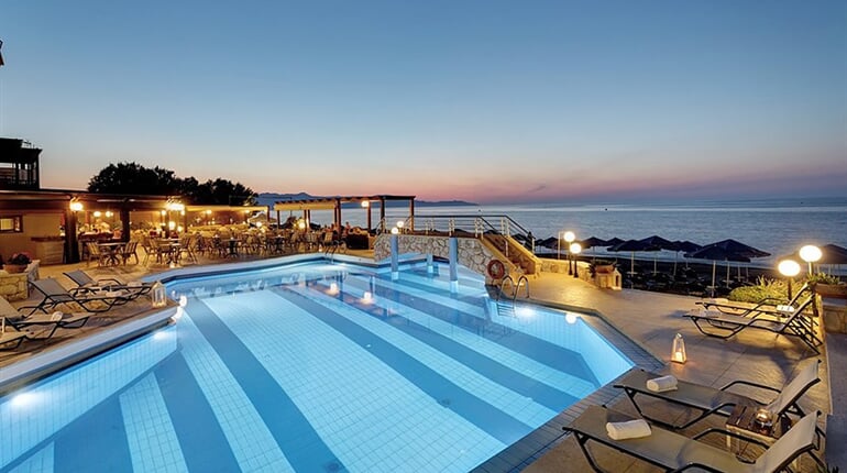 Hotel Indigo Mare: fotografie vybavení exteriérů a interiérů ubytování.