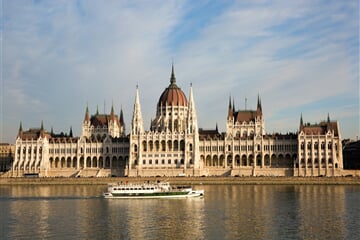 Adventní Budapešť vlakem, památky, vánoční trhy, termální lázně 2026