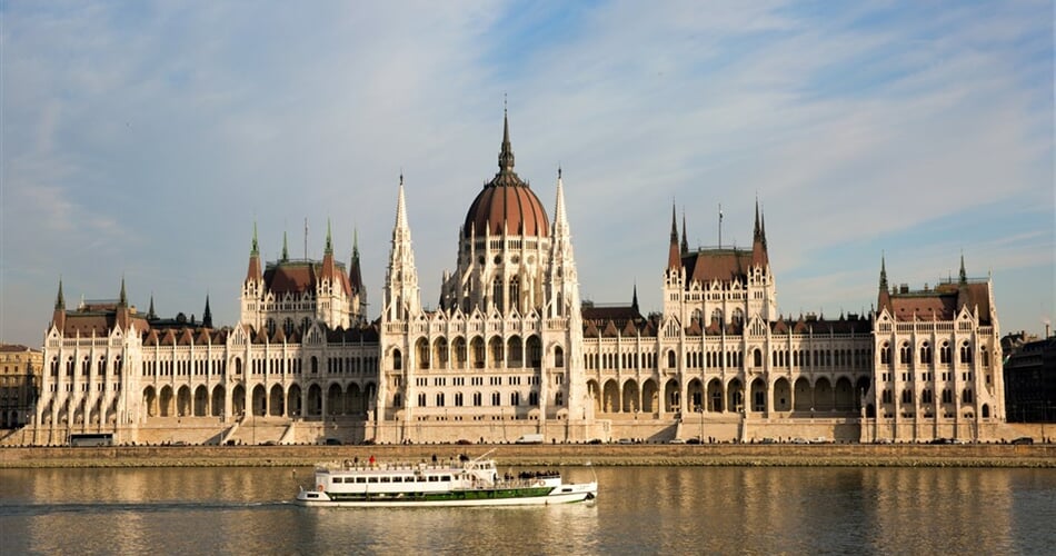 Maďarsko - Budapešť - Parlament.jpg