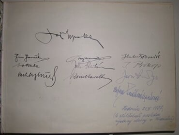 Album pamětních kreseb členů SVUM (133 listů). Věnování/nevyužito
