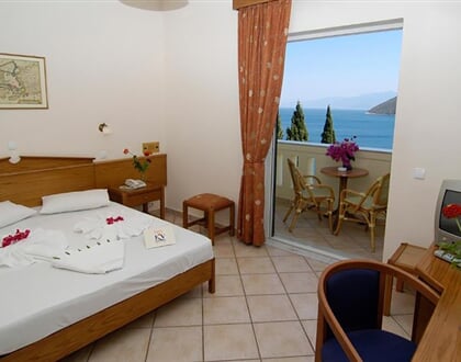 Hotel Kerveli Village: fotografie vybavení exteriérů a interiérů ubytování.