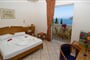 Hotel Kerveli Village: fotografie vybavení exteriérů a interiérů ubytování.