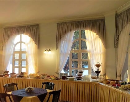 Hotel Kerveli Village: fotografie vybavení exteriérů a interiérů ubytování.