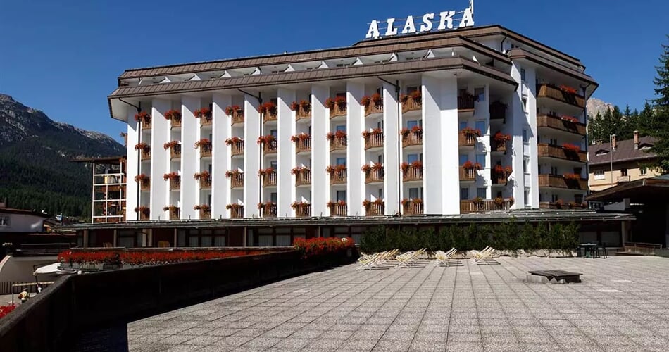 LD Hotel Alaska, Cortina (2)