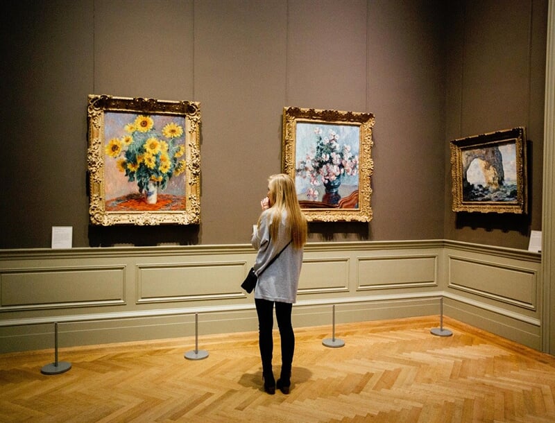 Galerie instalace dívka