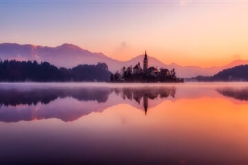 Západ slunce nad jezerem Bled