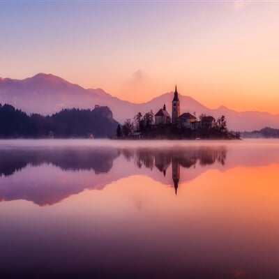 Západ slunce nad jezerem Bled