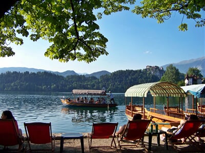 Relaxace u Bledského jezera ve Slovinksu